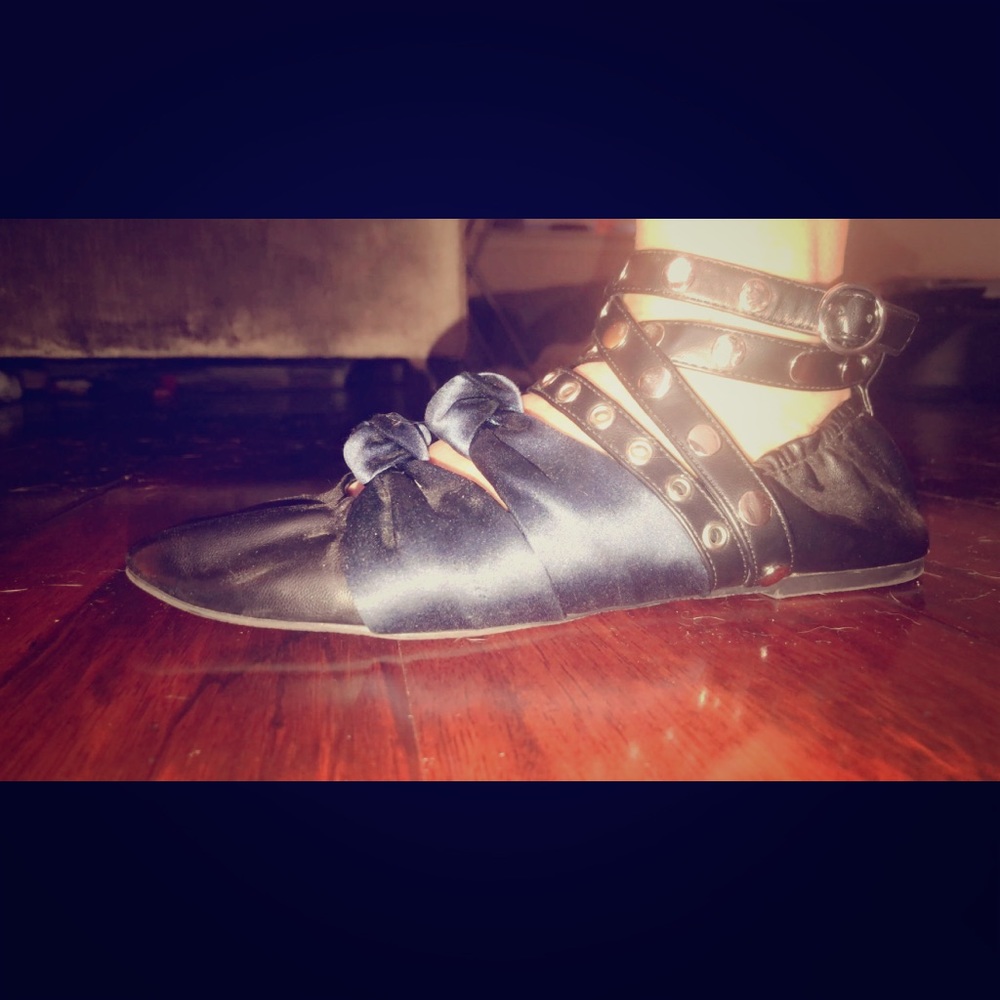 women’s flats🤩👽